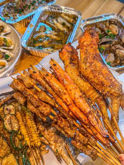 油炸燒烤技術(shù)培訓(xùn)多少錢(qián)？飄味緣培訓(xùn)學(xué)校為您揭秘透明收費(fèi)！