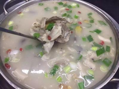 正宗羊肉湯技術(shù)培訓(xùn)哪里找？飄味緣餐飲培訓(xùn)學(xué)校是您的理想之選